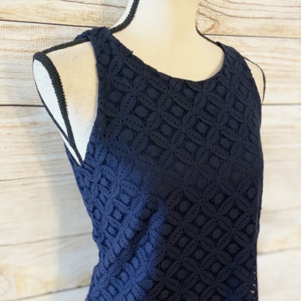 Ann Taylor Factory. Top Blouse Navy Blue Eyelet Lace Sleeveless Peplum Sz Med.